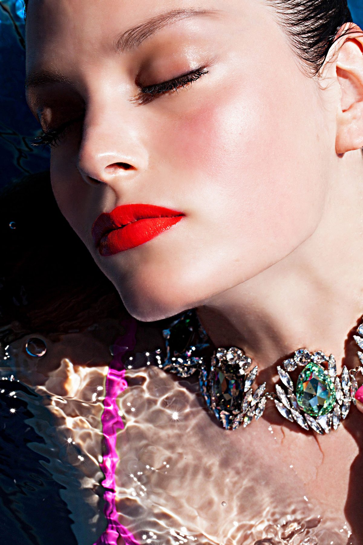 KORMELITZ Spring/Summer 2014: Swarovski crystal collar necklace in clear and aquamarine stones, close-up with red lips in the water